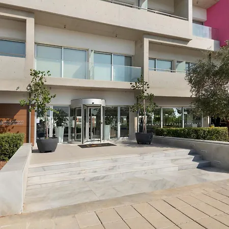 Uc Hall Aparthotel 3*