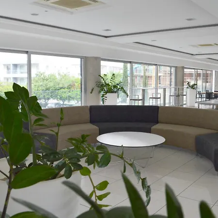Aparthotel Uc Hall