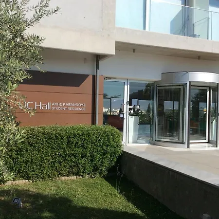 Aparthotel Uc Hall *