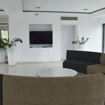 Uc Hall Aparthotel Nikosia