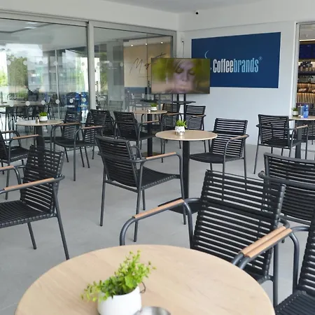 Aparthotel Uc Hall *