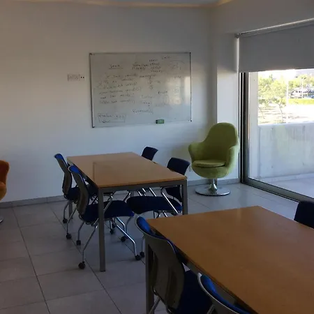 Aparthotel Uc Hall *