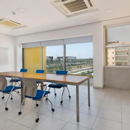 Uc Hall מלון דירות 3*