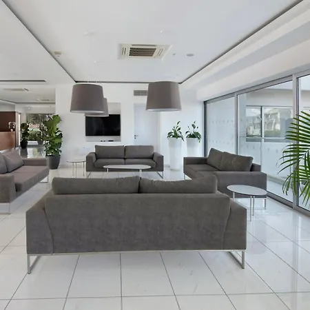 Uc Hall شقة فندقية Aglantzia
