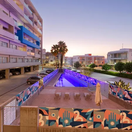 Uc Hall شقة فندقية