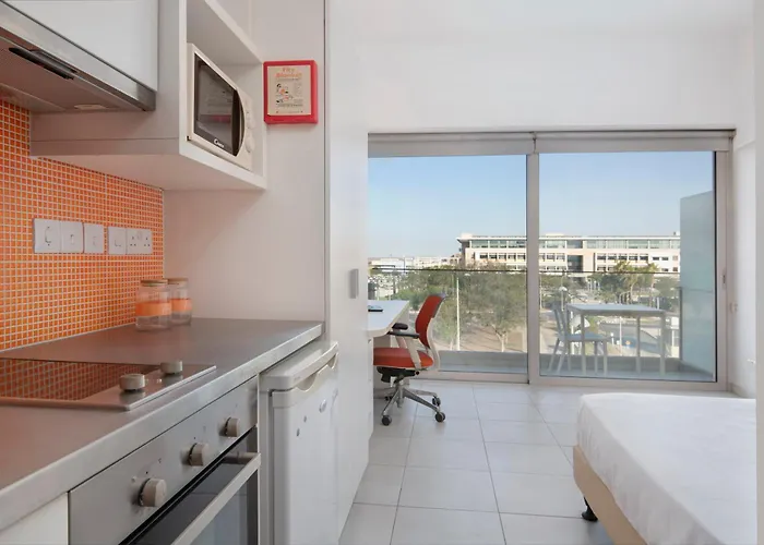 Uc Hall アパートホテル