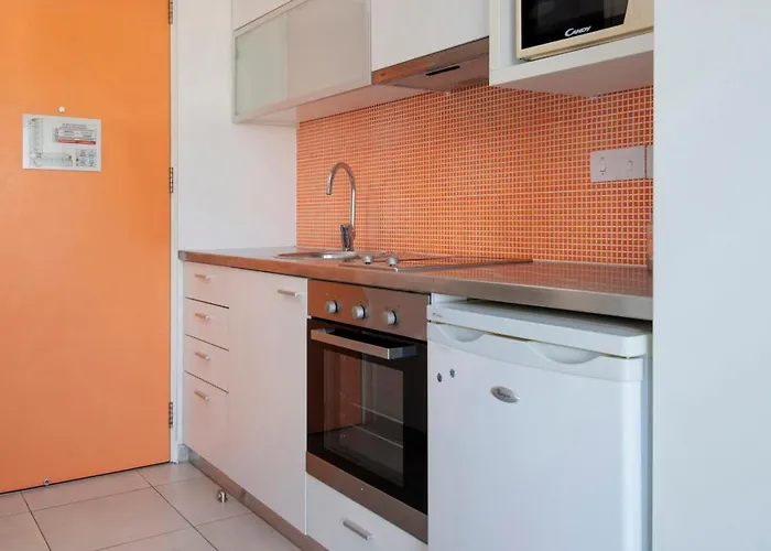 Uc Hall 3* ニコシア