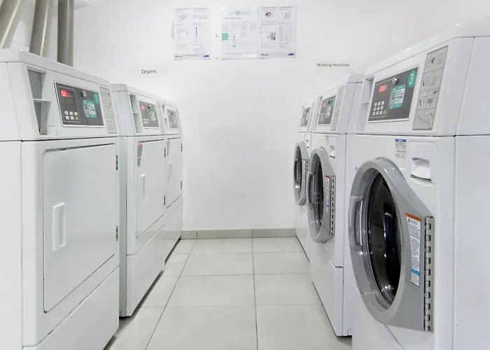 Uc Hall アパートホテル 3*