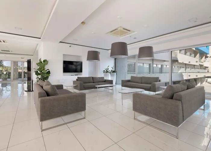 アパートホテル Uc Hall ニコシア