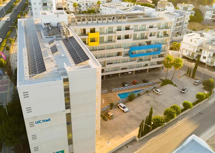 Uc Hall アパートホテル 3*