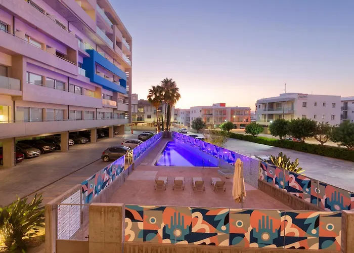 Uc Hall アパートホテル