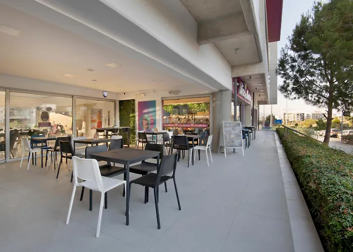 Ξενοδοχείο με διαμερίσματα Uc Hall 3*