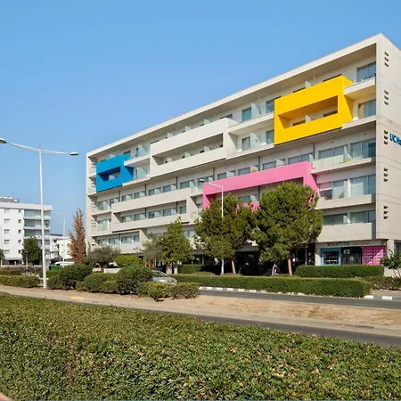 Uc Hall Apartahotel Aglantzia